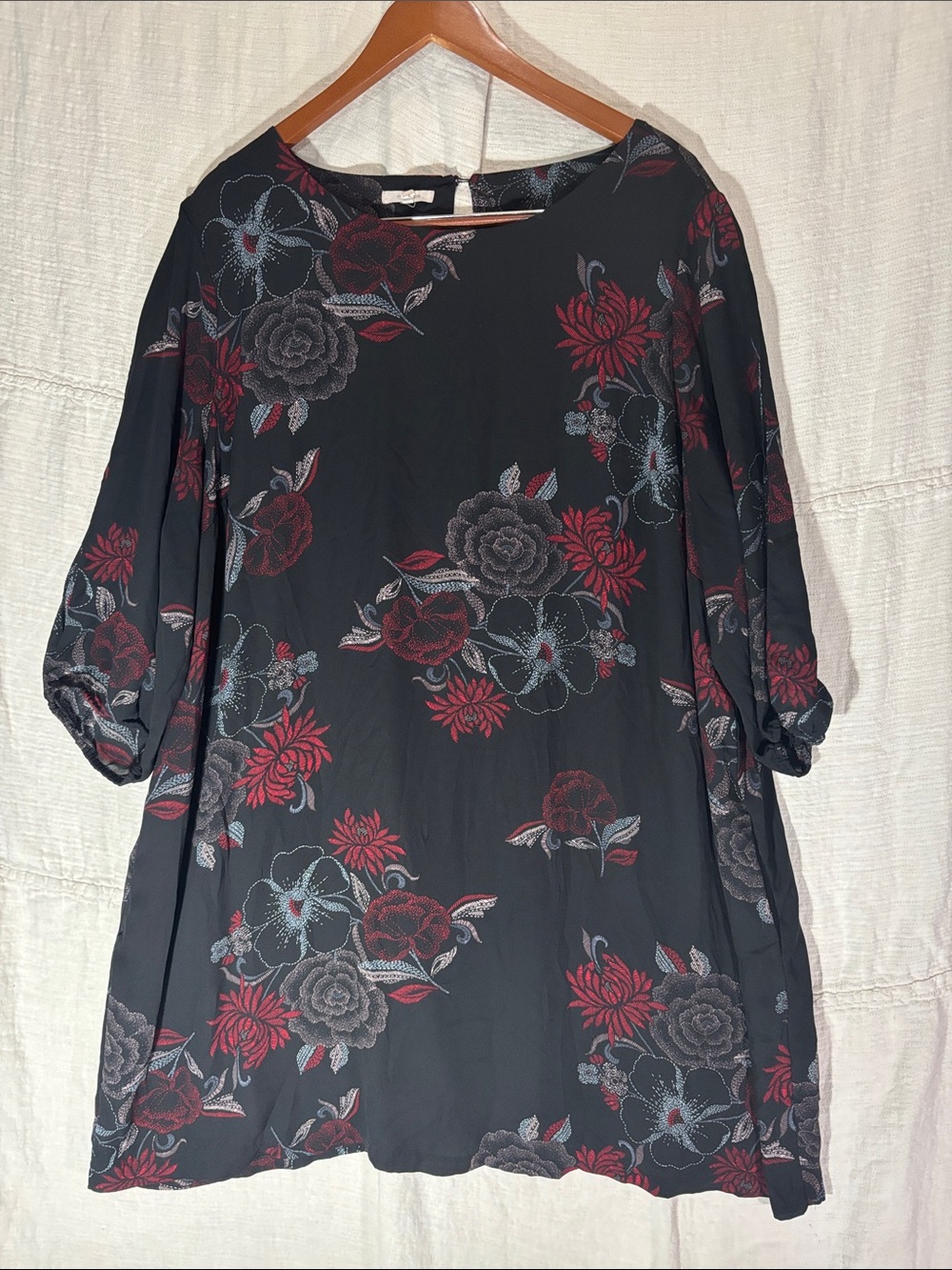 Maurices Plus Size 3X Red Floral Shift Dress Cold Shoulder 3/4 Sleeve